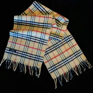 A CASHMERE BURBERRYS 90s SCARF
