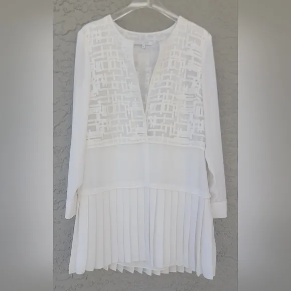 Alexis Francis white pleated embroidered white dress size Medium