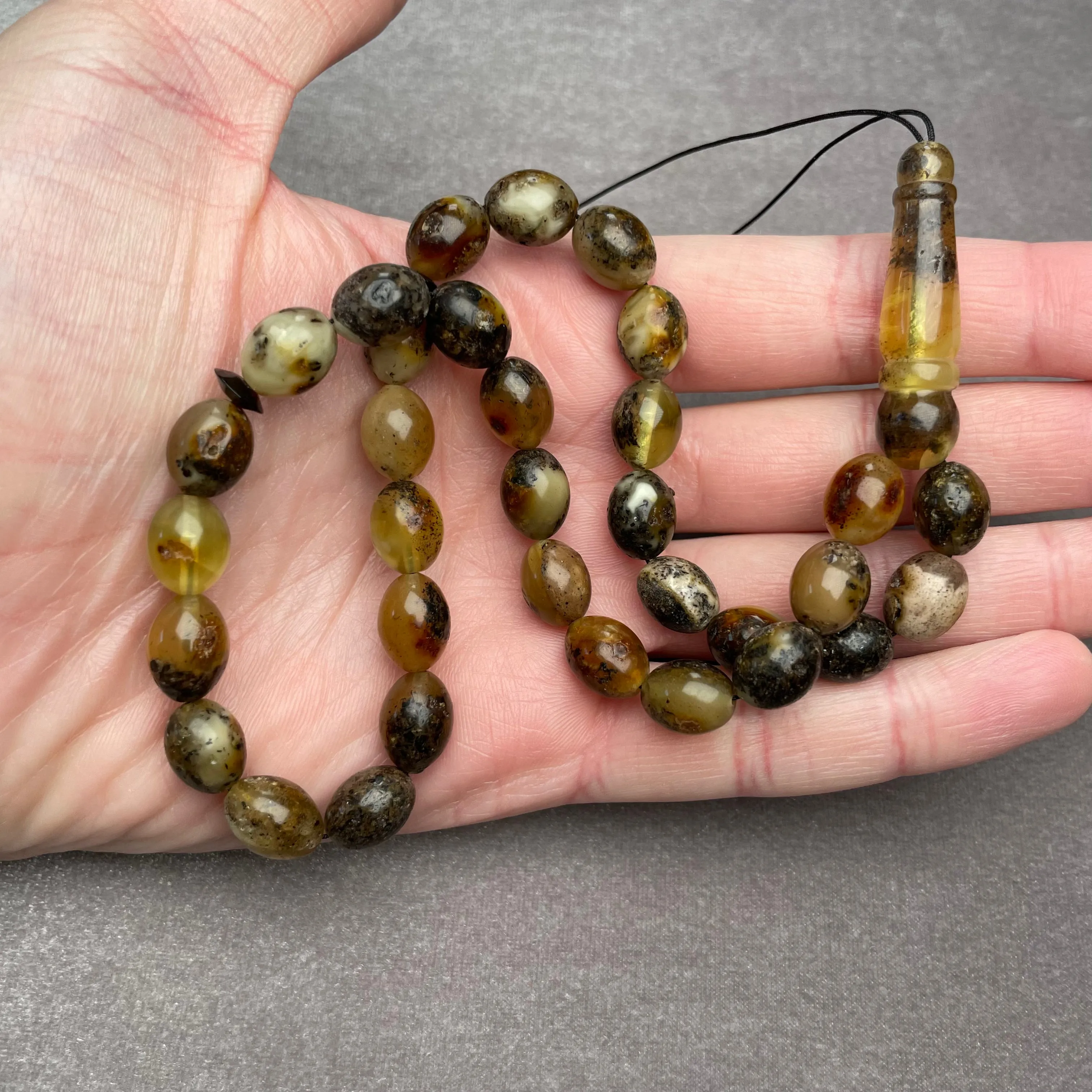 BLACK AMBER MISBAHA 9x11,6mm 18,3g