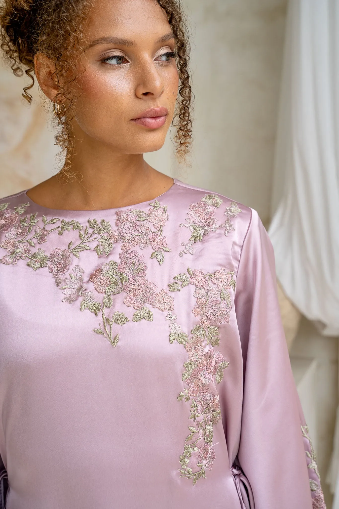 Deep Lilac Botanic Embroidered Cinch Abaya