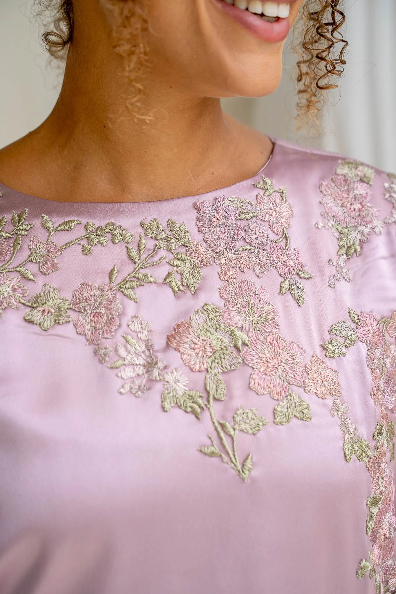 Deep Lilac Botanic Embroidered Cinch Abaya