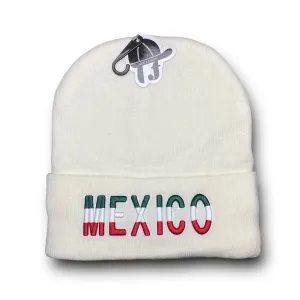 Gorro Bordado de la Bandera de Mexico Aislado