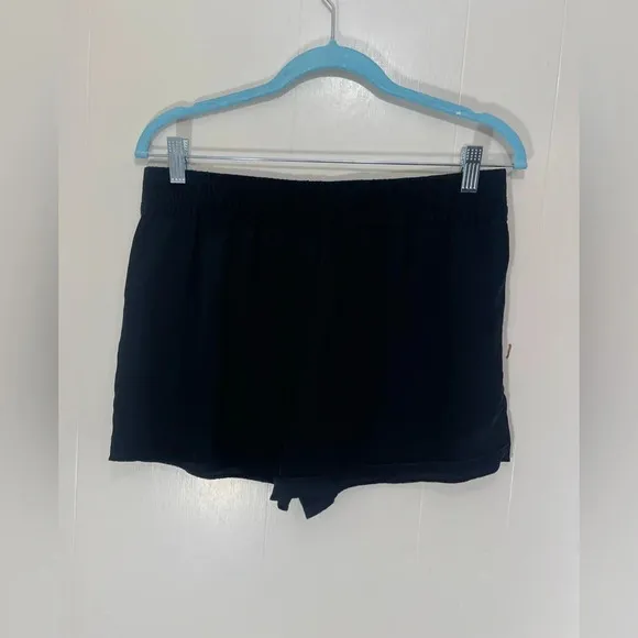 Pam &amp; Gela 100% Silk Black Studded Shorts Casual Relaxed Fit Women’s Size Medium