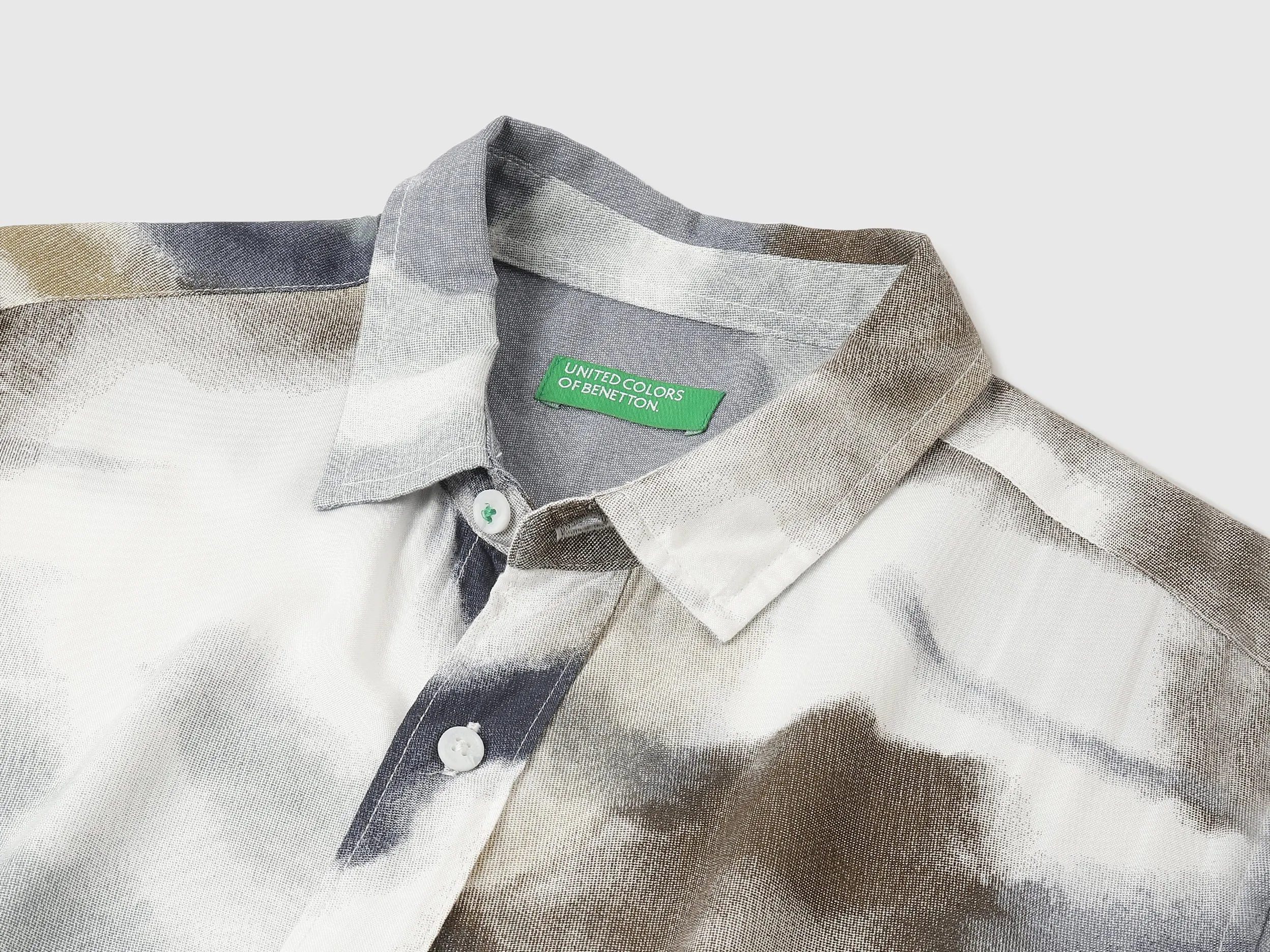 Relaxed Fit Spread Collar Abstract Shirt
