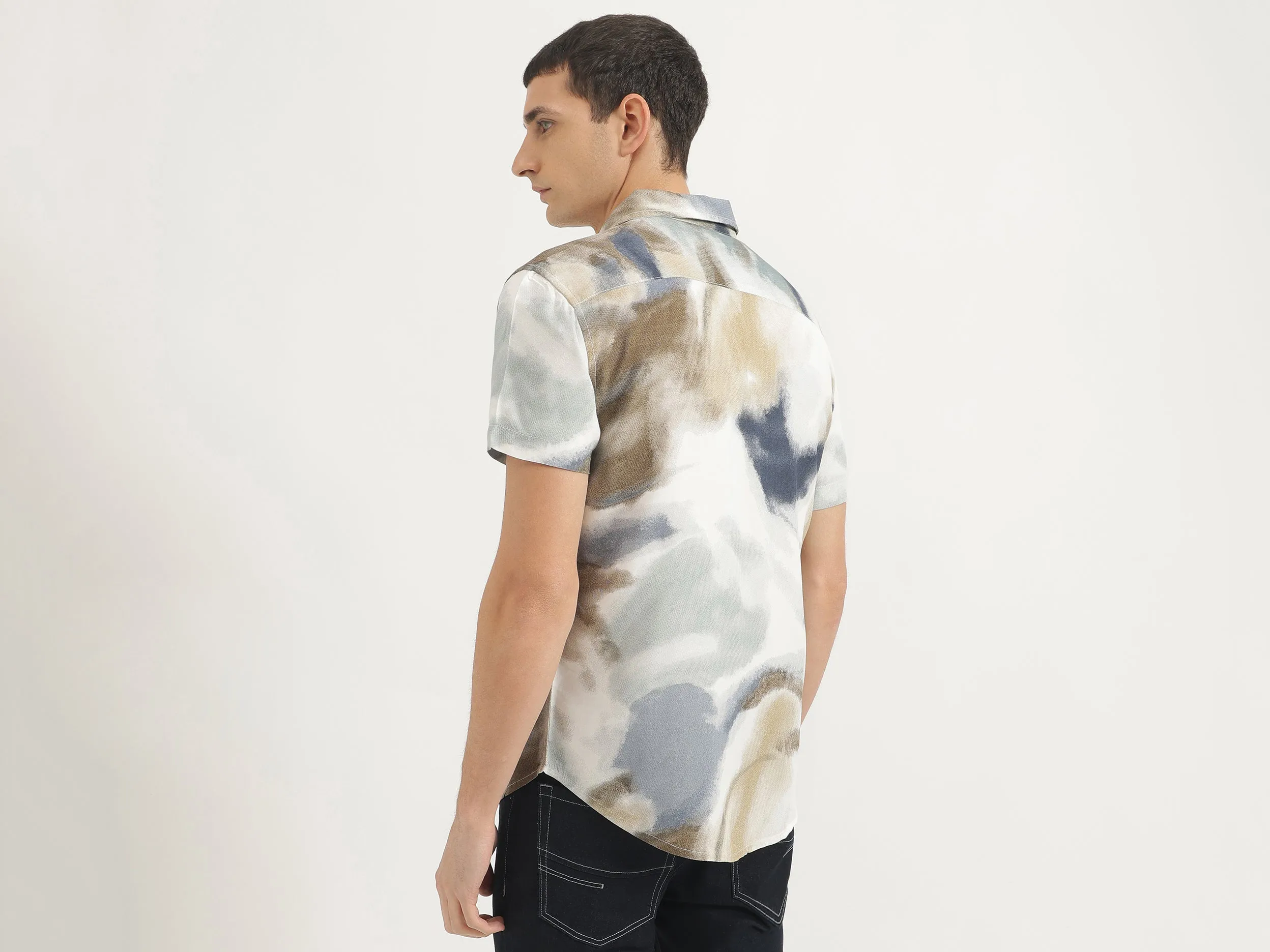 Relaxed Fit Spread Collar Abstract Shirt