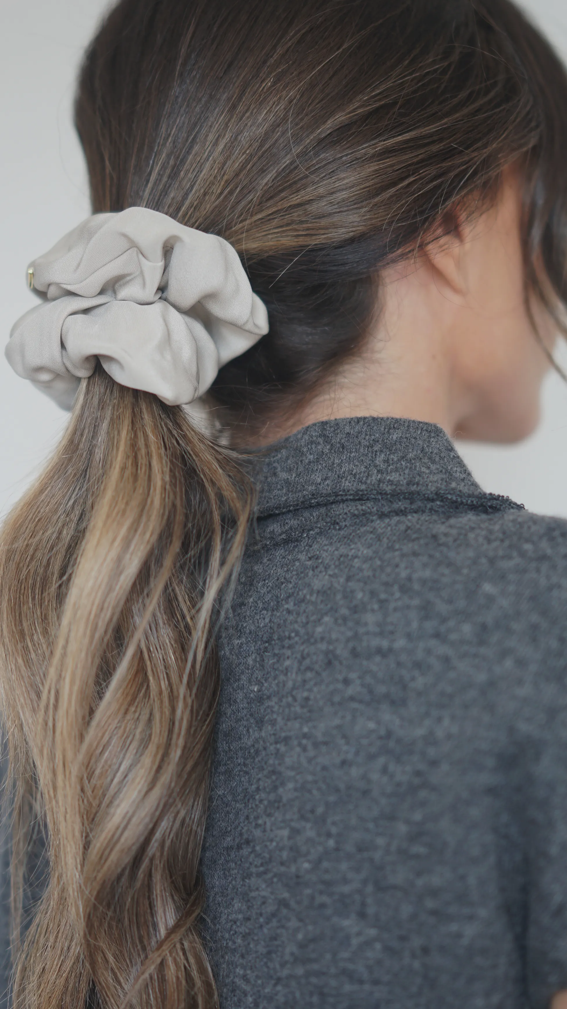 THE ALICE SCRUNCHIE SMALL - STONE