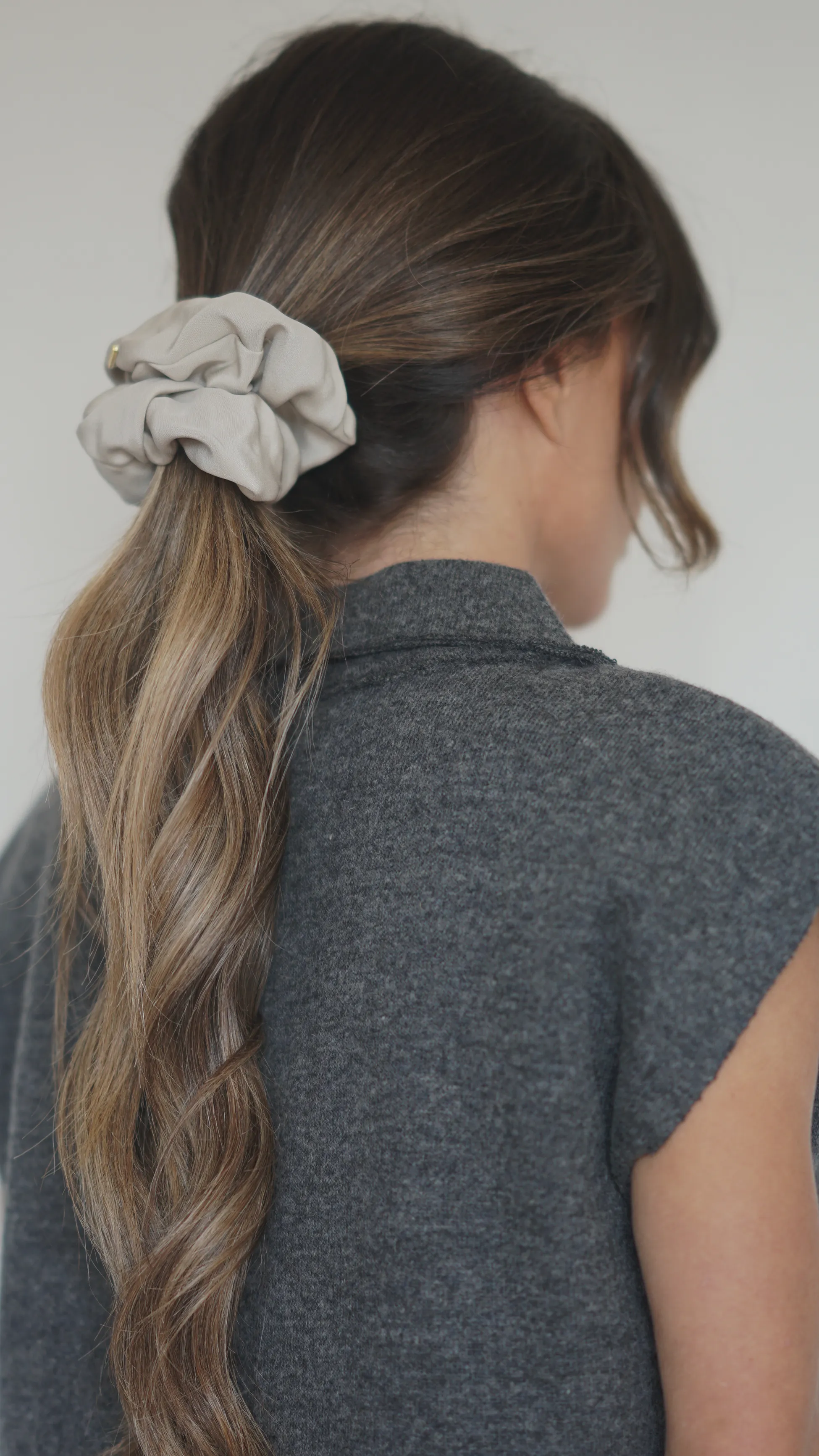 THE ALICE SCRUNCHIE SMALL - STONE
